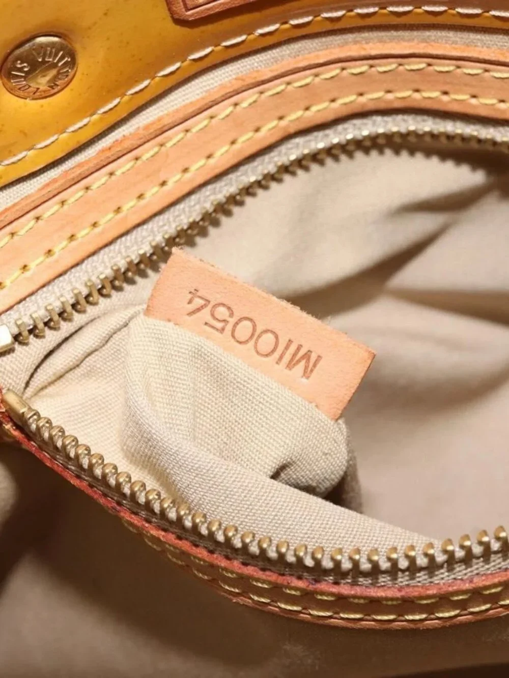 LOUIS VUITTON Monogram Vernis Reade PM Hand Bag Beig